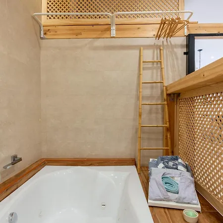 Little Palace, Jacuzzi Privado * إشبيلية