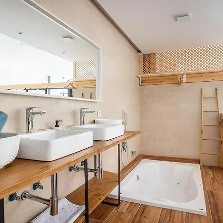 Little Palace, Jacuzzi Privado Apartment *